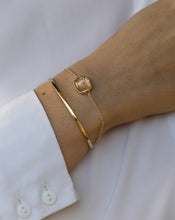 Lade das Bild in den Galerie-Viewer, Zarter Armreif Gold