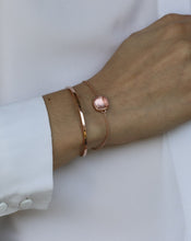 Lade das Bild in den Galerie-Viewer, Zarter Armreif Rosé-Gold